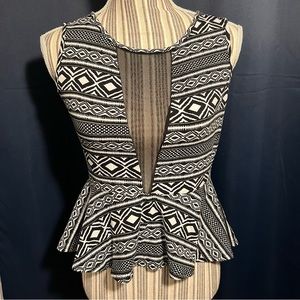 Black and white print top w/ mesh v-neck